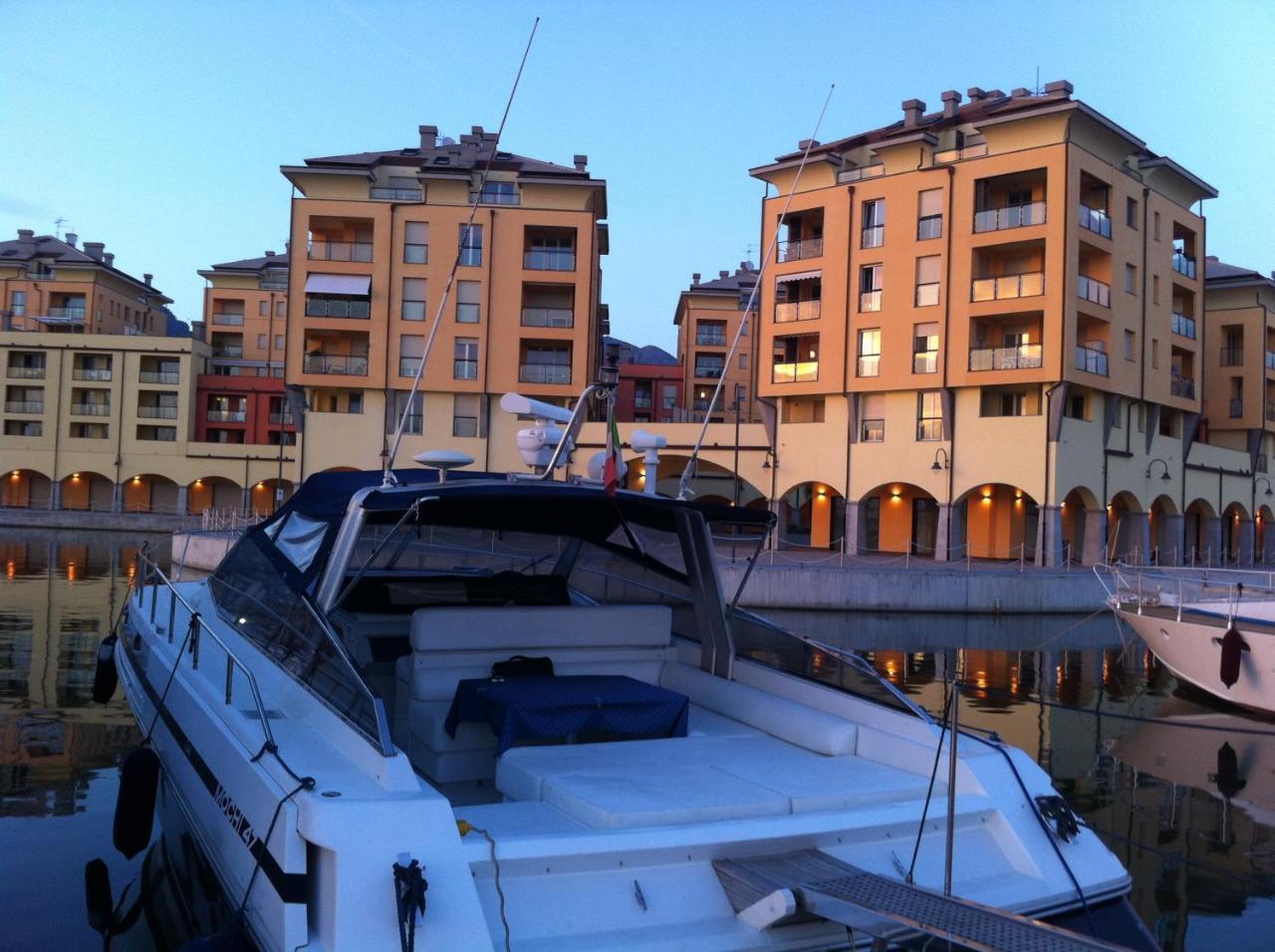 Boats & Breakfast Genova Porto Antico Fifty Hotel Esterno foto